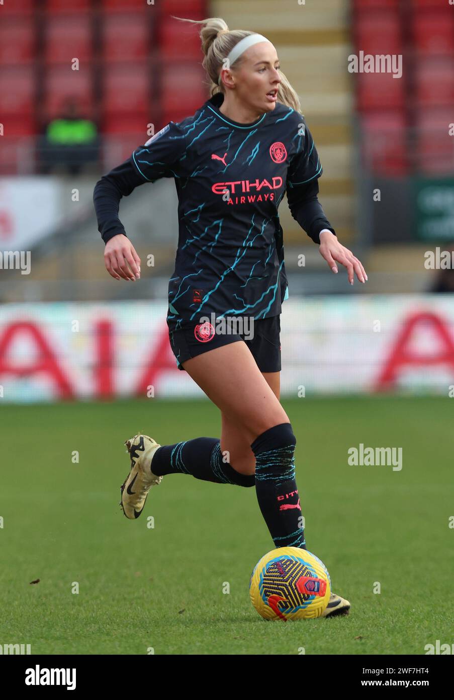 LONDON, ENGLAND - Chloe Kelly vom Manchester City WFC in Aktion beim Barclays FA Women's Super League Fußballspiel zwischen Tottenham Hotspur Women A Stockfoto