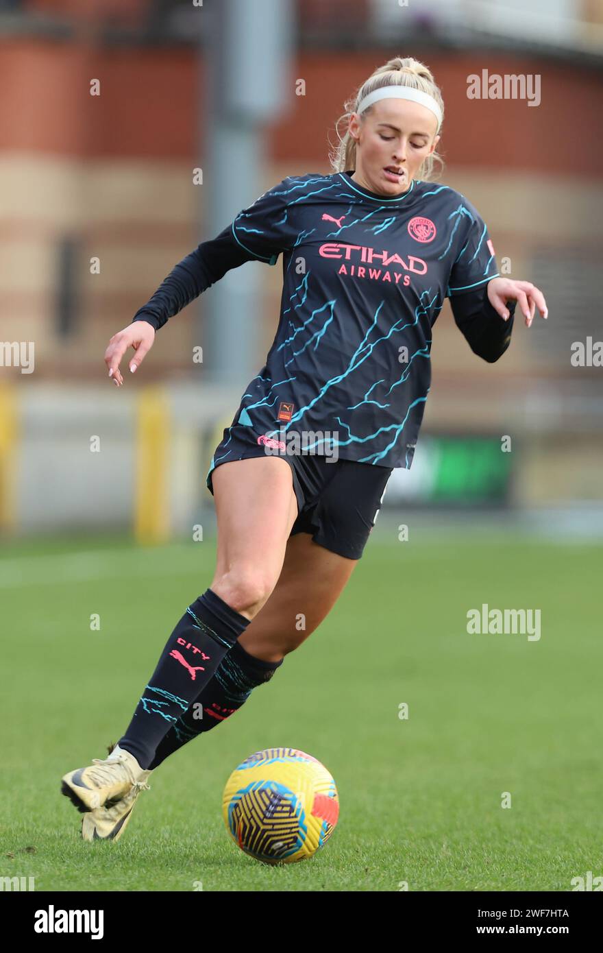 LONDON, ENGLAND - Chloe Kelly vom Manchester City WFC in Aktion beim Barclays FA Women's Super League Fußballspiel zwischen Tottenham Hotspur Women A Stockfoto