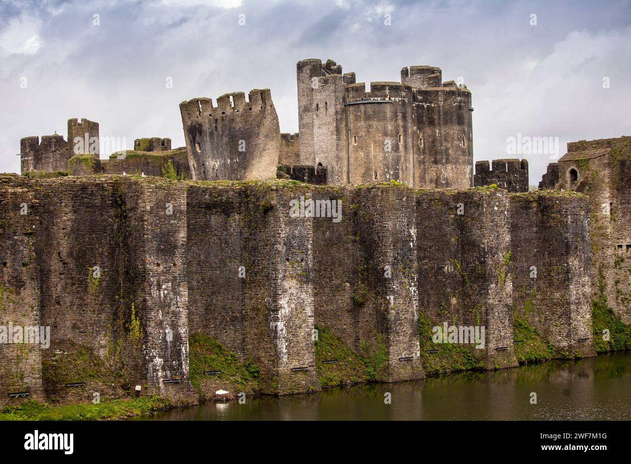 Wales, Glamorgan, Caerphilly, Castle, mit schiefem Turm Stockfoto