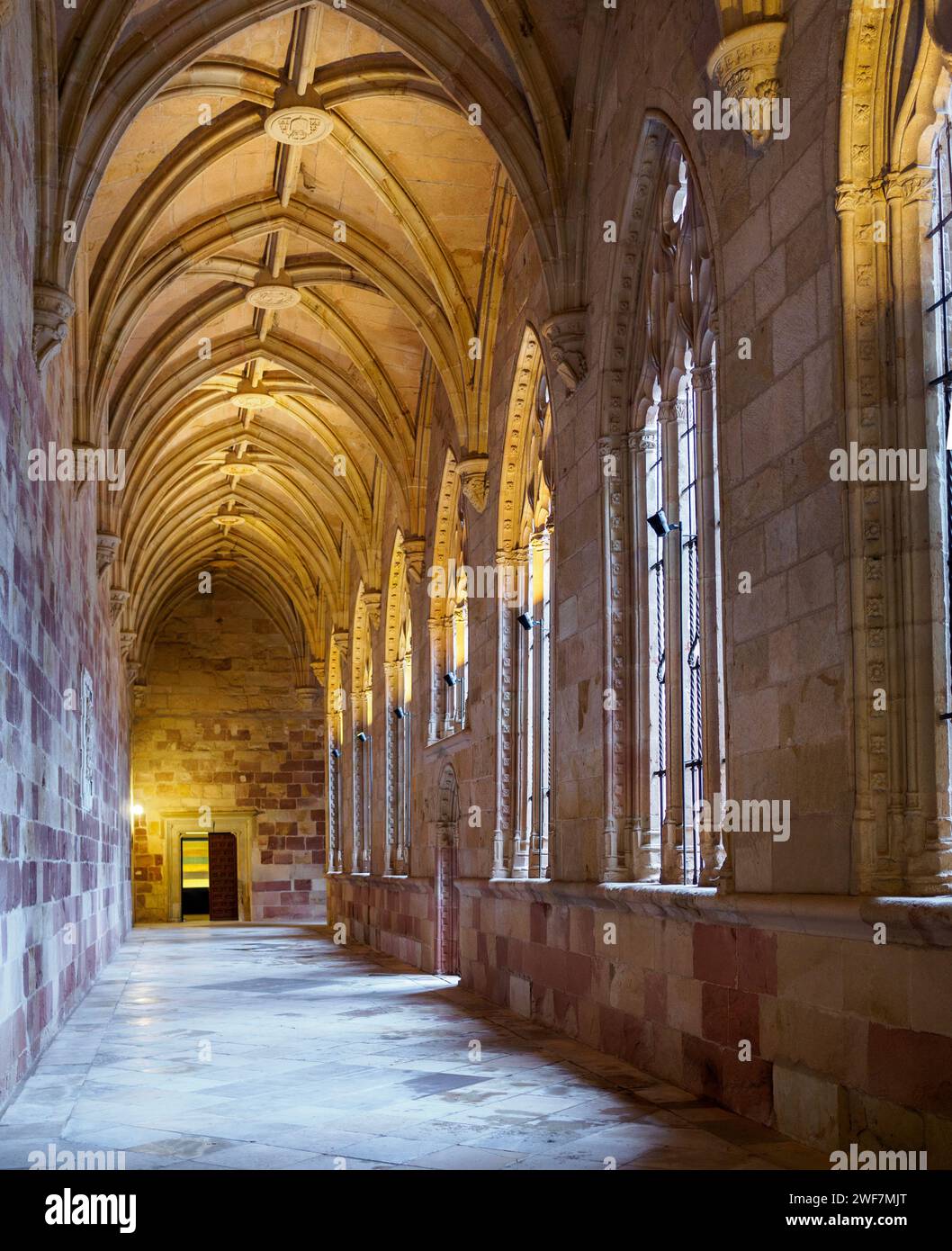Kreuzgang der Sigüenza-Kathedrale. Guadalajara, Castilla la Mancha, Spanien. Stockfoto