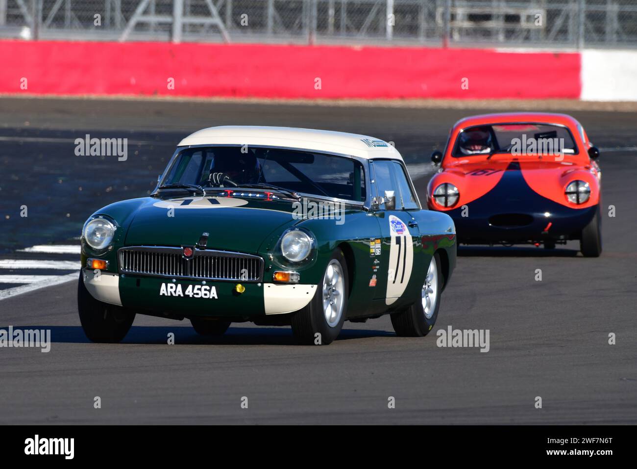 Geoff Gouriet, MG B, HSCC Historic Touring Car Championship mit Ecurie Classic, HSCC Silverstone Finals, mehrere Klassifizierungen kombiniert in die o Stockfoto