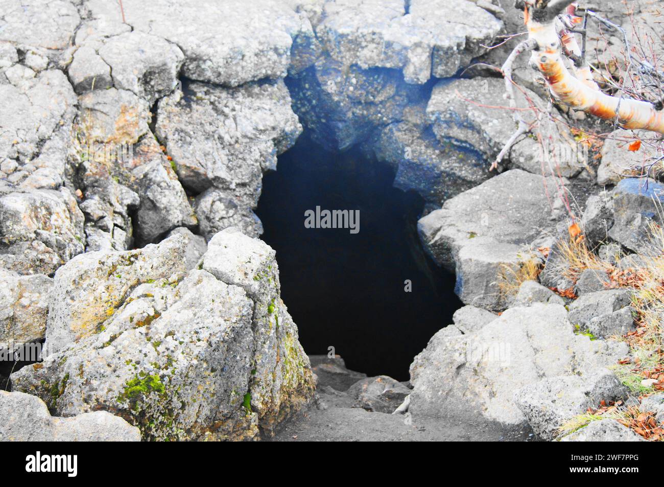 Grjotagja Höhle - Geothermische Heiße Quelle, See Myvatn, Nordisland. Berühmt wurde er im Game of Thrones, wo Jon Snow mit dem Wildling Ygritte war Stockfoto