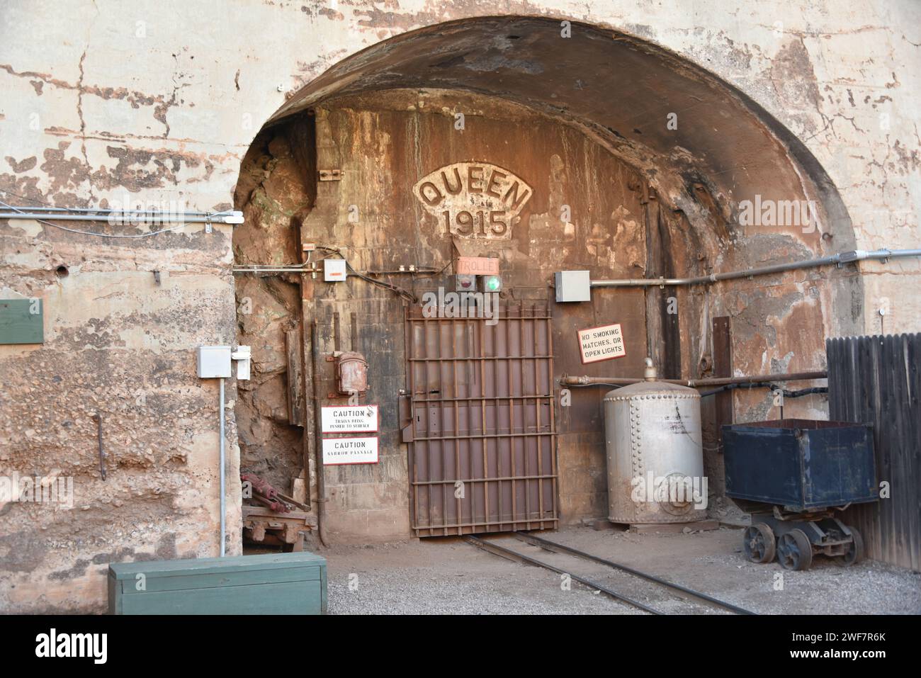 Bisbee, AZ., 12/30/2023. Queen #15 bietet Besuchern einen Einblick in den Tunnelbergbau, die Schwierigkeiten der Bergleute und Maultiere, die Erz etwa 1500 Meter lang transportierten. Stockfoto
