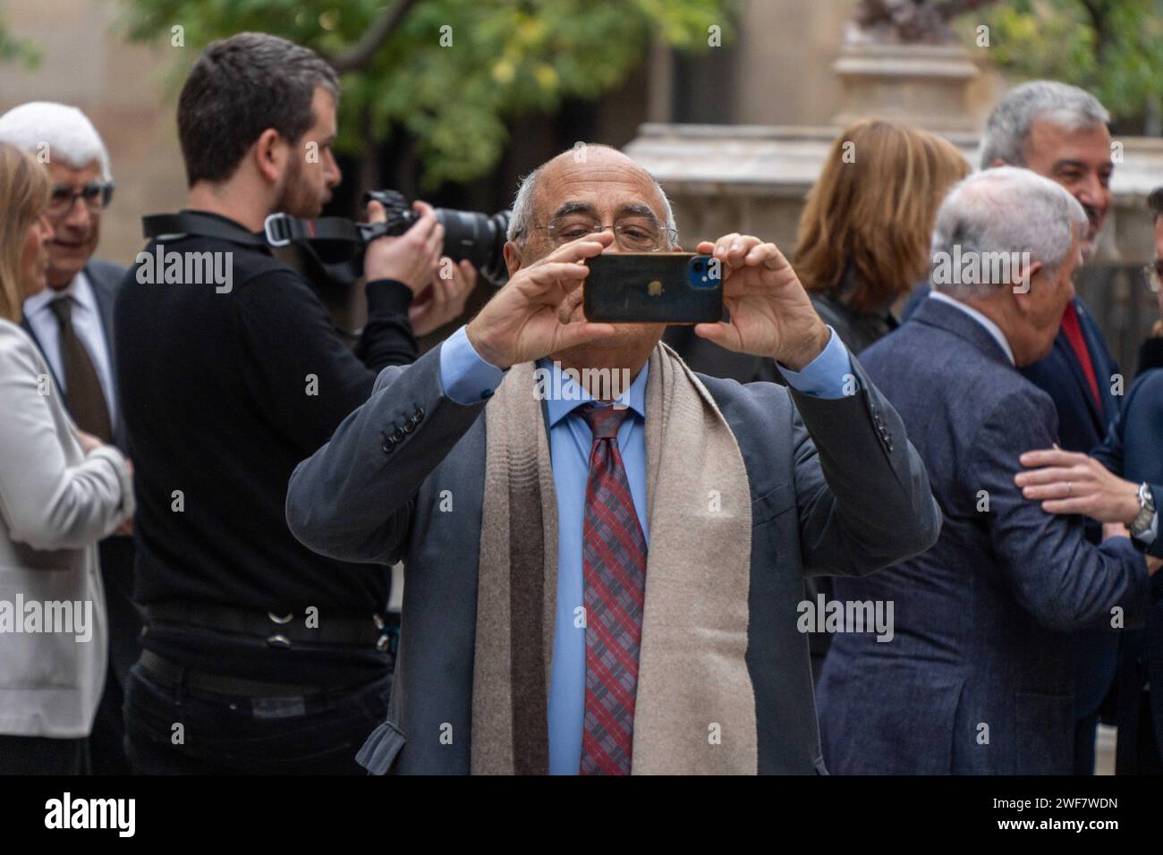 Januar, 29, 2024 Barcelona, Spanienpolitik Barcelona- Klinik Krankenhaus barcelona Forschungszentrum Foto Eric Renom/LaPresse die Regierung von Katalonien, der Stadtrat von Barcelona, das Klinikkrankenhaus, die Universität von Barcelona, und andere Organisationen unterzeichnen den Vertrag über den Bau des neuen Forschungszentrums des Klinikkrankenhauses an den Sportanlagen der Universität Barcelona an der Diagonal Avenue und werden so zu einem Drehkreuz für Innovation und Wissenschaft in Barcelona. La Generalitat de Catalu&#xf1;A, el Ayuntamiento de Barcelona, el Hospital Cl&#xed;nic, la Universidad de Barcelona y Stockfoto