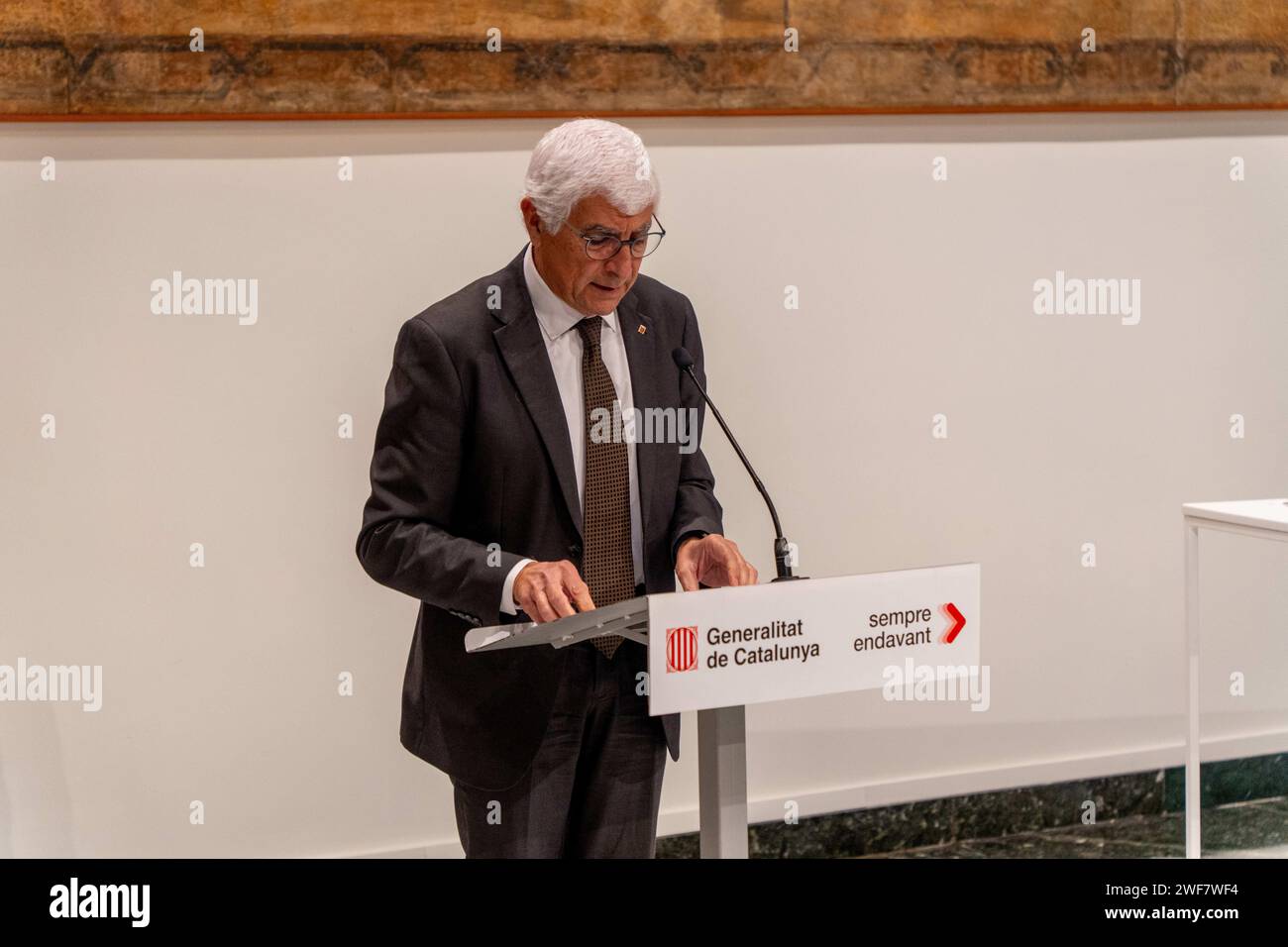 Januar, 29, 2024 Barcelona, Spanienpolitik Barcelona- Klinik Krankenhaus barcelona Forschungszentrum Foto Eric Renom/LaPresse die Regierung von Katalonien, der Stadtrat von Barcelona, das Klinikkrankenhaus, die Universität von Barcelona, und andere Organisationen unterzeichnen den Vertrag über den Bau des neuen Forschungszentrums des Klinikkrankenhauses an den Sportanlagen der Universität Barcelona an der Diagonal Avenue und werden so zu einem Drehkreuz für Innovation und Wissenschaft in Barcelona. La Generalitat de Catalu&#xf1;A, el Ayuntamiento de Barcelona, el Hospital Cl&#xed;nic, la Universidad de Barcelona y Stockfoto