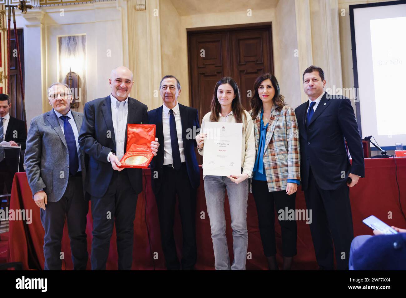 Mailand, Italien. Januar 2024. Foto Alessandro Bremec/LaPresse29-01-2024 Milano, Italia - Cronaca - La Cerimonia di riconoscimento delle botteghe storiche a Palazzo Marino a Milano. Nella Foto: Bar Nilo 29. Januar 2024 Milano Italien - Nachrichten - die Anerkennungszeremonie der historischen Werkstätten im Palazzo Marino in Mailand. Auf dem Foto: Ein Moment der Zeremonie Credit: LaPresse/Alamy Live News Stockfoto