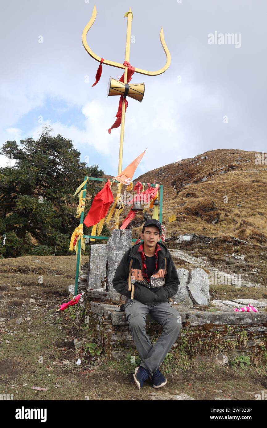 Bild eines erwachsenen Mannes aus dem himalaya mit einer natürlichen Umgebung Stockfoto
