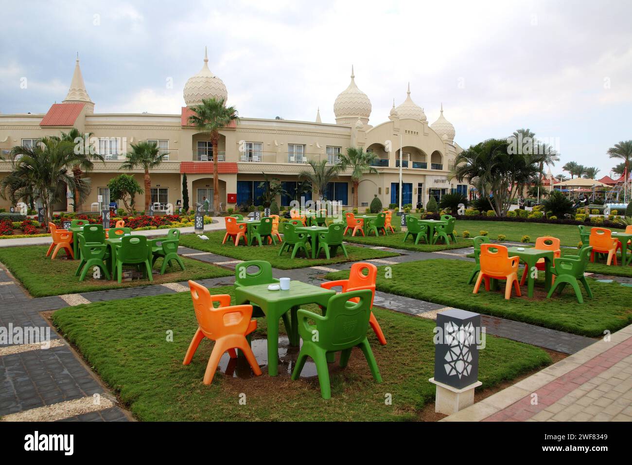 Sharm El Sheikh, Ägypten. Januar 2024. Ein Open-Air-Restaurant auf dem Territorium der Hotelkette Picalbatros (Picalbatros Aqua Blu) in Sharm El Sheikh, Ägypten. Quelle: SOPA Images Limited/Alamy Live News Stockfoto