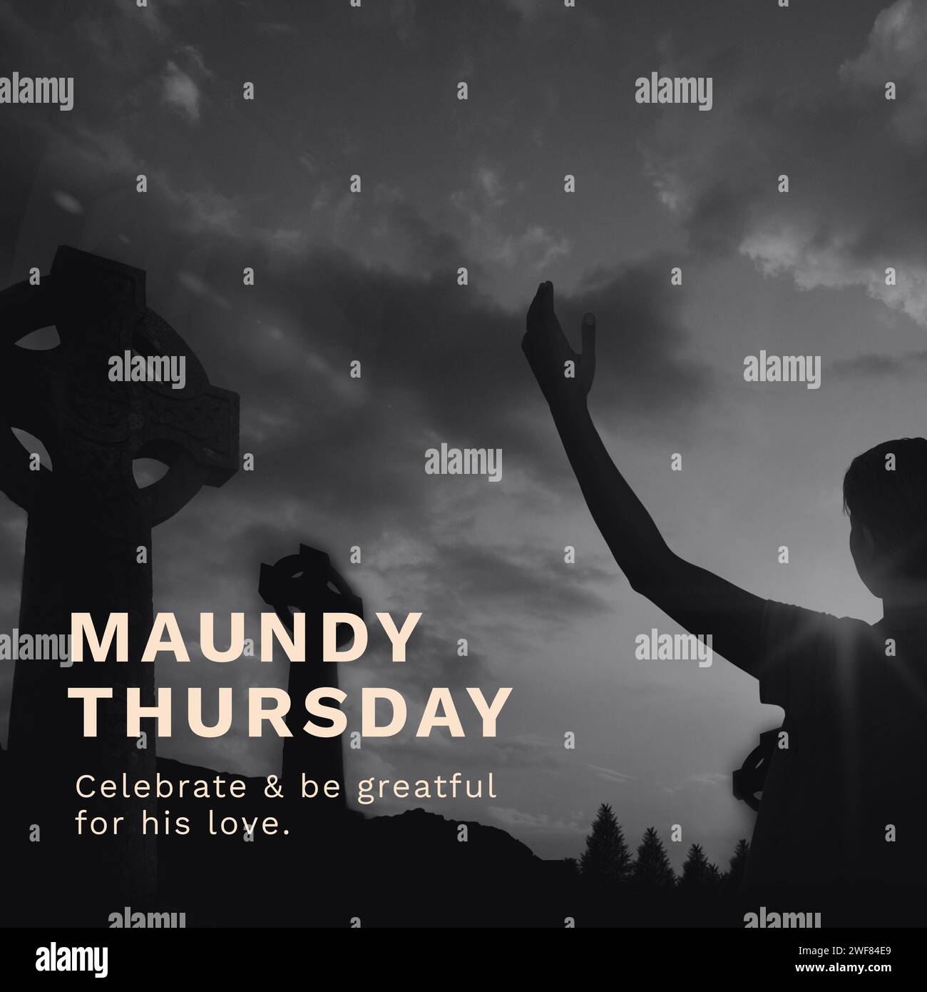Komposition von maundy-donnerstag-Text über Frau, die Hände und Kreuze hebt Stockfoto