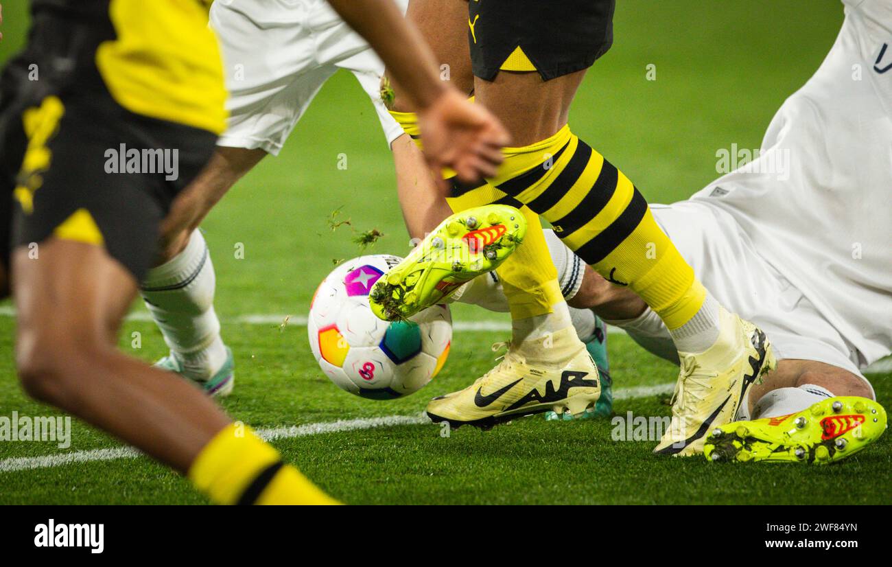 Dortmund, Deutschland. Januar 2024. Symbolbild Zweikampf Borussia Dortmund - VfL Bochum 28.01.2024 Copyright (nur für journalistische Zwecke) by : Stockfoto