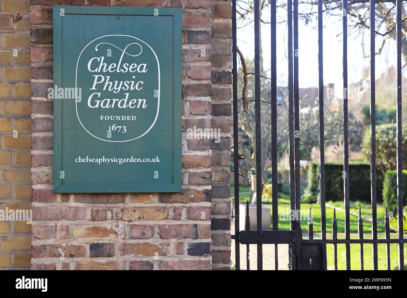 Außenansicht des historischen Chelsea Physic Garden in Kensington & Chelsea, bei Wintersonne, SW London, Großbritannien Stockfoto