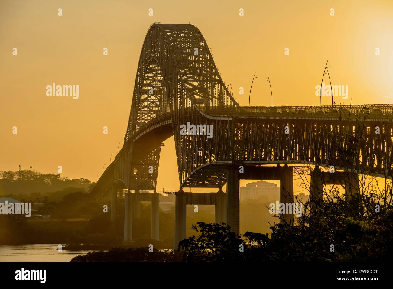 Die Brücke des Amerikas erstreckt sich über den Pazifik-Eingang zum Panamakanal, Panama, Zentralamerika – Stockfoto Stockfoto