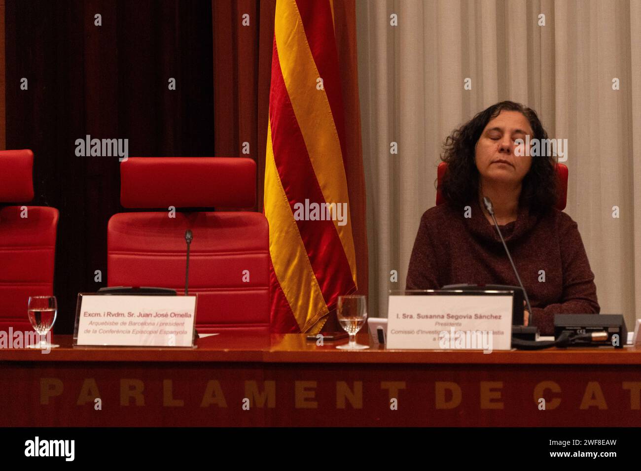 29. Januar 2024 Barcelona, SpainPolitics Barcelona-parlamentarische Untersuchung zur Pädophilie. La Comisión de investigación en el Parlament de Catalunya sobre la pederastia en el ámbito de la iglesia, sin la presencia de miembros de la iglesia catalana, incluyendo al arzobispo de Barcelona y presidente de la Conferencia Episcopal, quien ha declinado su presencia argumentando que ya ha declinado ante el Defensor del Pueblo en su investigación revelada hace unos meses atrás. La no asistencia ha sido fuertemente criada por la Mayor&#xed;a de los grupos parlamentarios Stockfoto