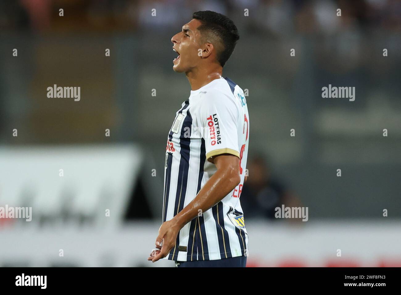 Kevin Serna von Alianza Lima spielte am 28. Januar 2024 im Nacional Stadium in Lima, Peru, während des Liga-1-Spiels zwischen Alianza de Lima und Cesar Vallejo. (Foto: Miguel Marrufo / PRESSINPHOTO) Stockfoto