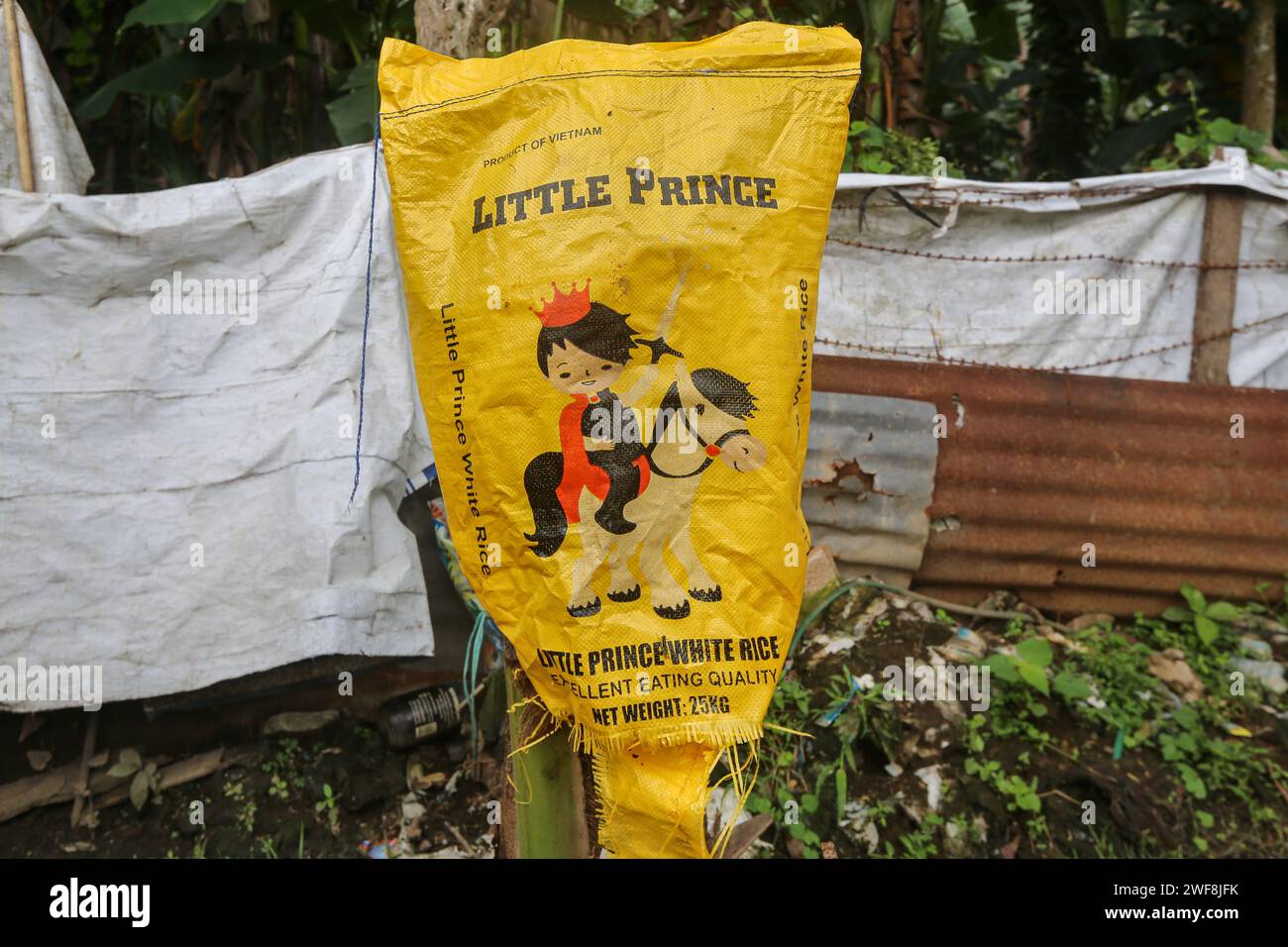 Reisbeutel der Marke „Little Prince White Rice“, hergestellt in Vitenam und importiert auf die Philippinen, unter dem Ruf des meistverkauften Buchs Stockfoto