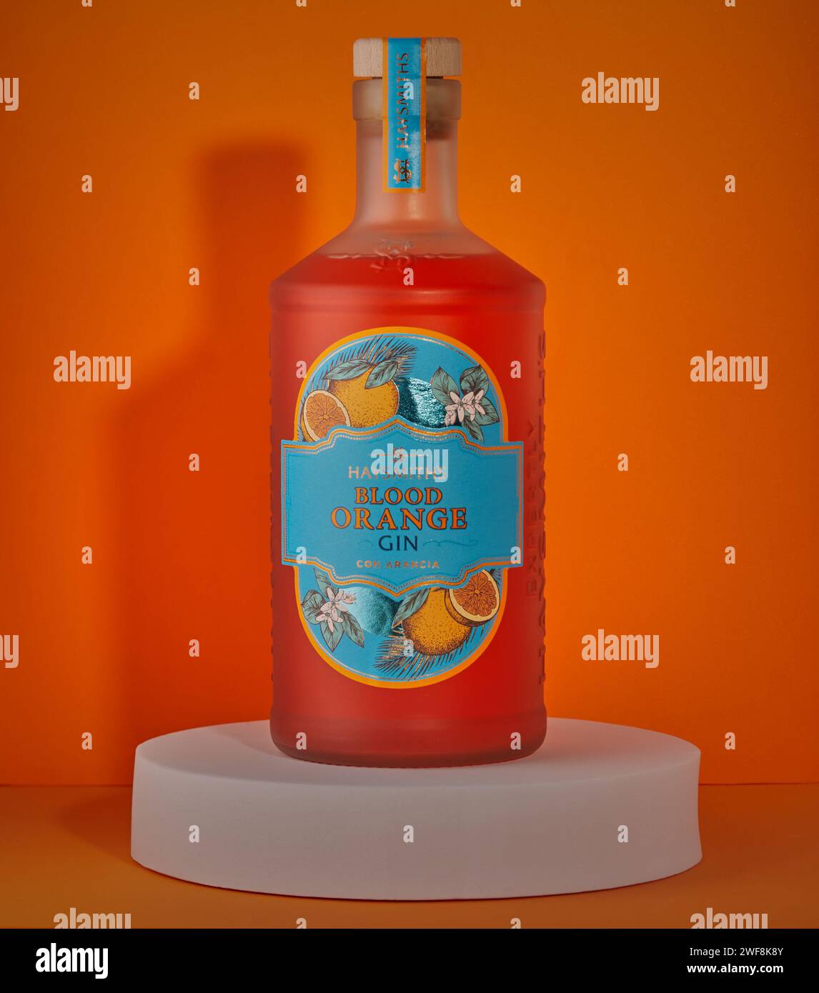 Mansfield, Nottingham, Vereinigtes Königreich, 30. Januar 2024: Studio-Produktbild einer Flasche Haysmith's Blood Orange Gin. Stockfoto