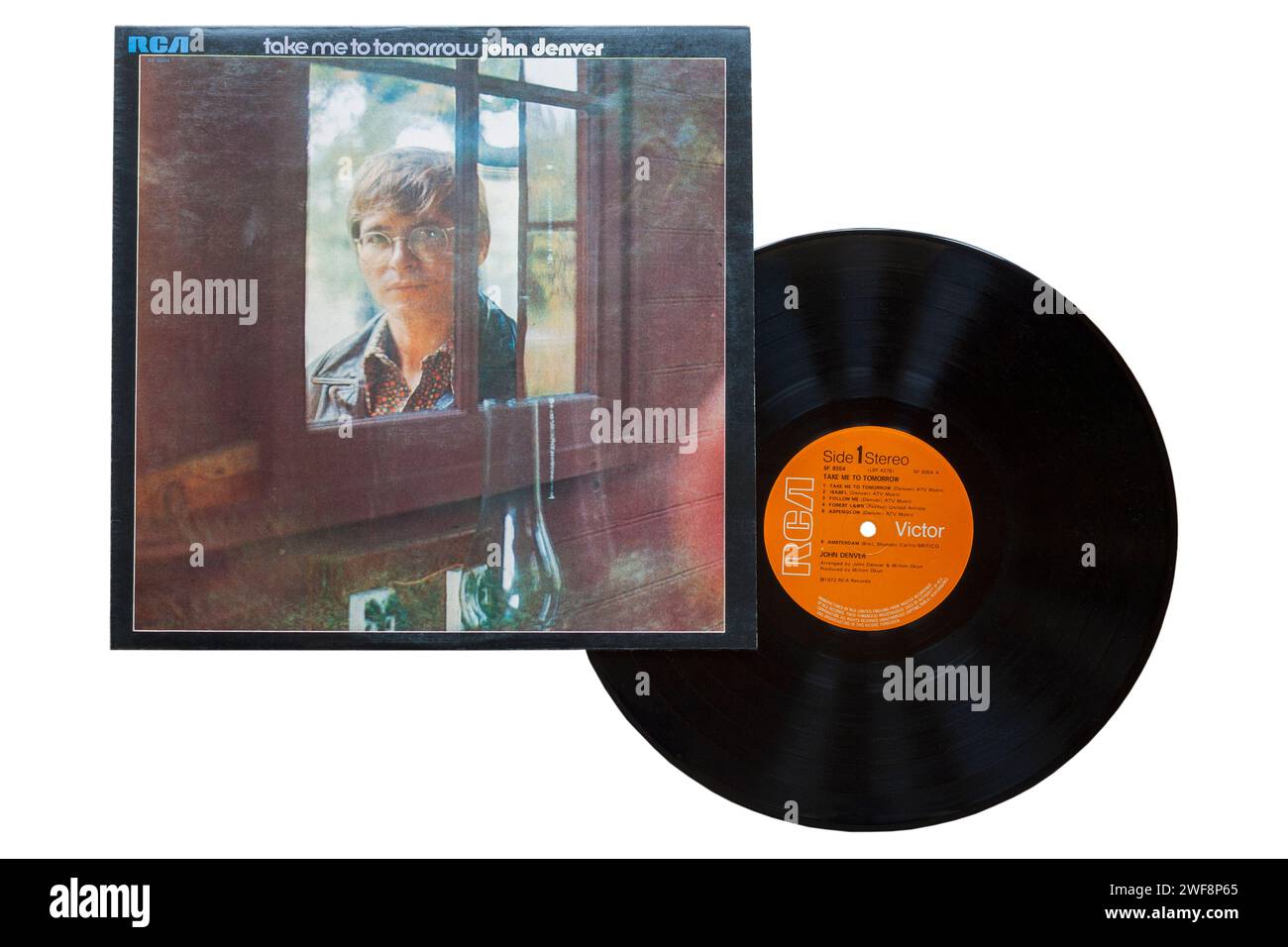 John Denver Take Me to Tomorrow Vinyl-Album-Cover isoliert auf weißem Hintergrund - 1972 Stockfoto