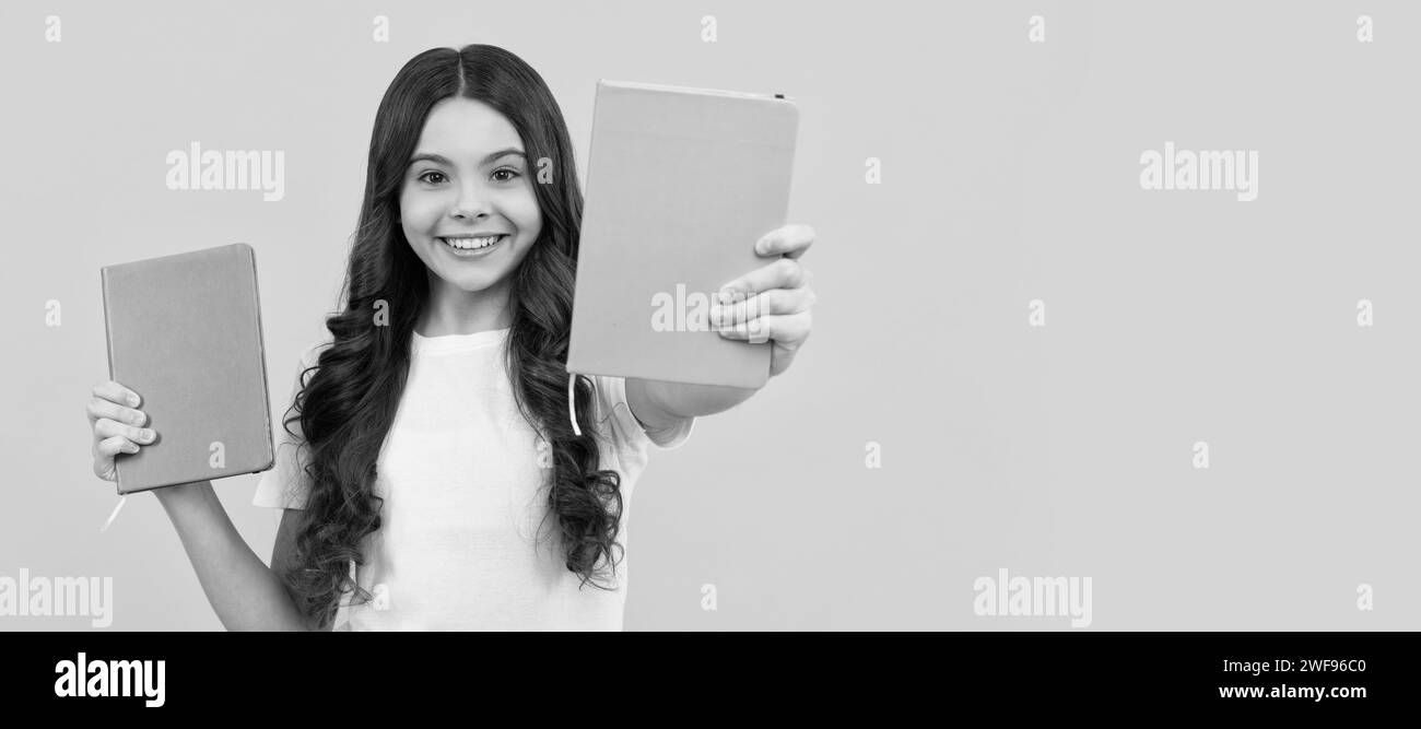 Kind plant ihr Studium. Student bereiten für die Prüfung. Schulmädchen Hausaufgaben. Bildungsliteratur. Porträt einer Schülerin, Studiobanner Stockfoto