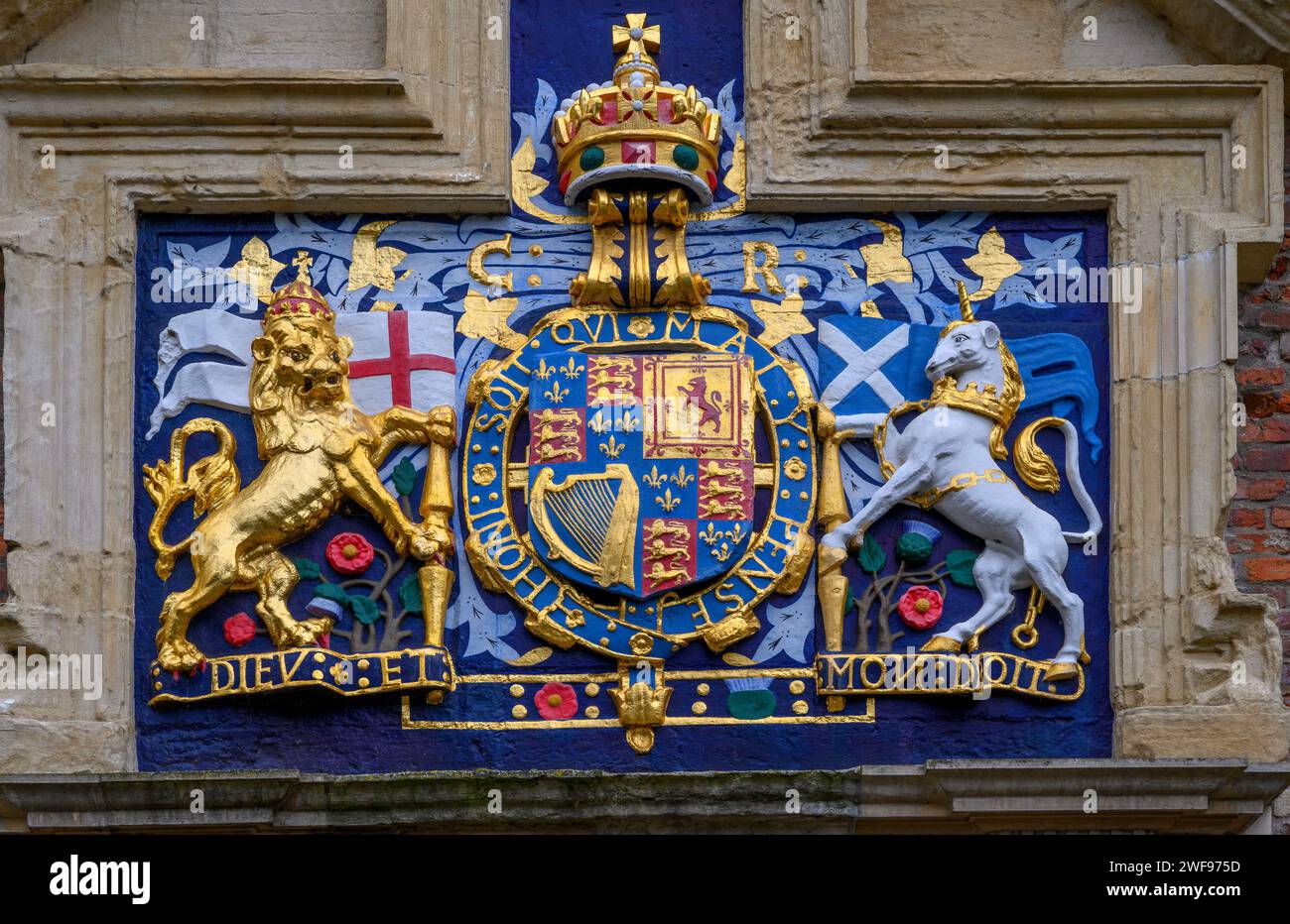 Das Wappen von Karl I. in King's Manor, University of York, York, England, Großbritannien. Charles I. übernachtete 1633 und 1639 im King's Manor. Das Gebäude Stockfoto