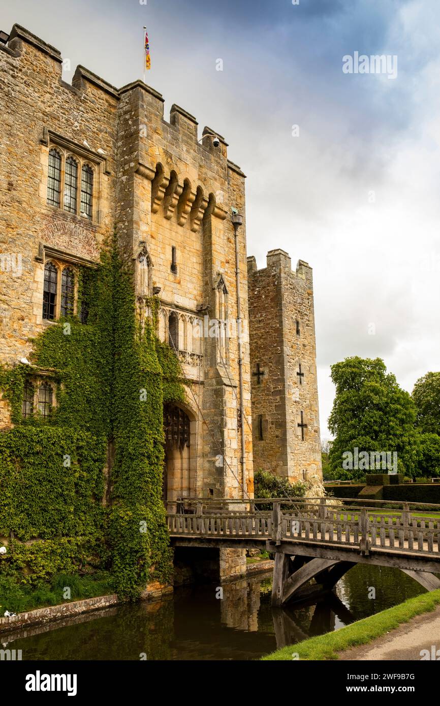 Großbritannien, England Kent, Hever, Hever Castle, Eingang über den inneren Graben Stockfoto