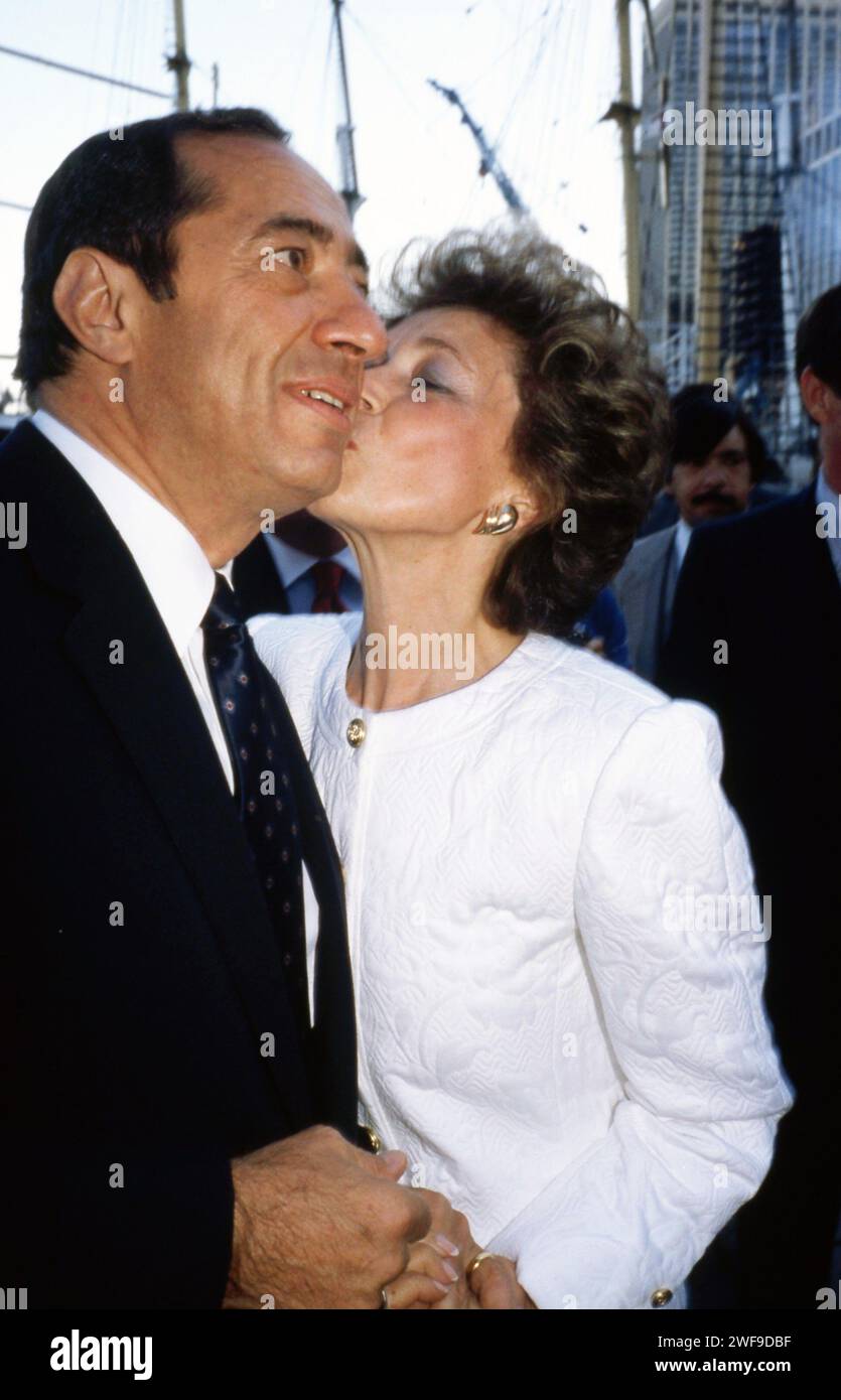 Mario Cuomo mit seiner Frau Matilda bei seiner 54. Geburtstagsparty im South Street Seaport, New York 1986. Foto: Oscar Abolafia/Everett Collection (mariocuomo003) Stockfoto