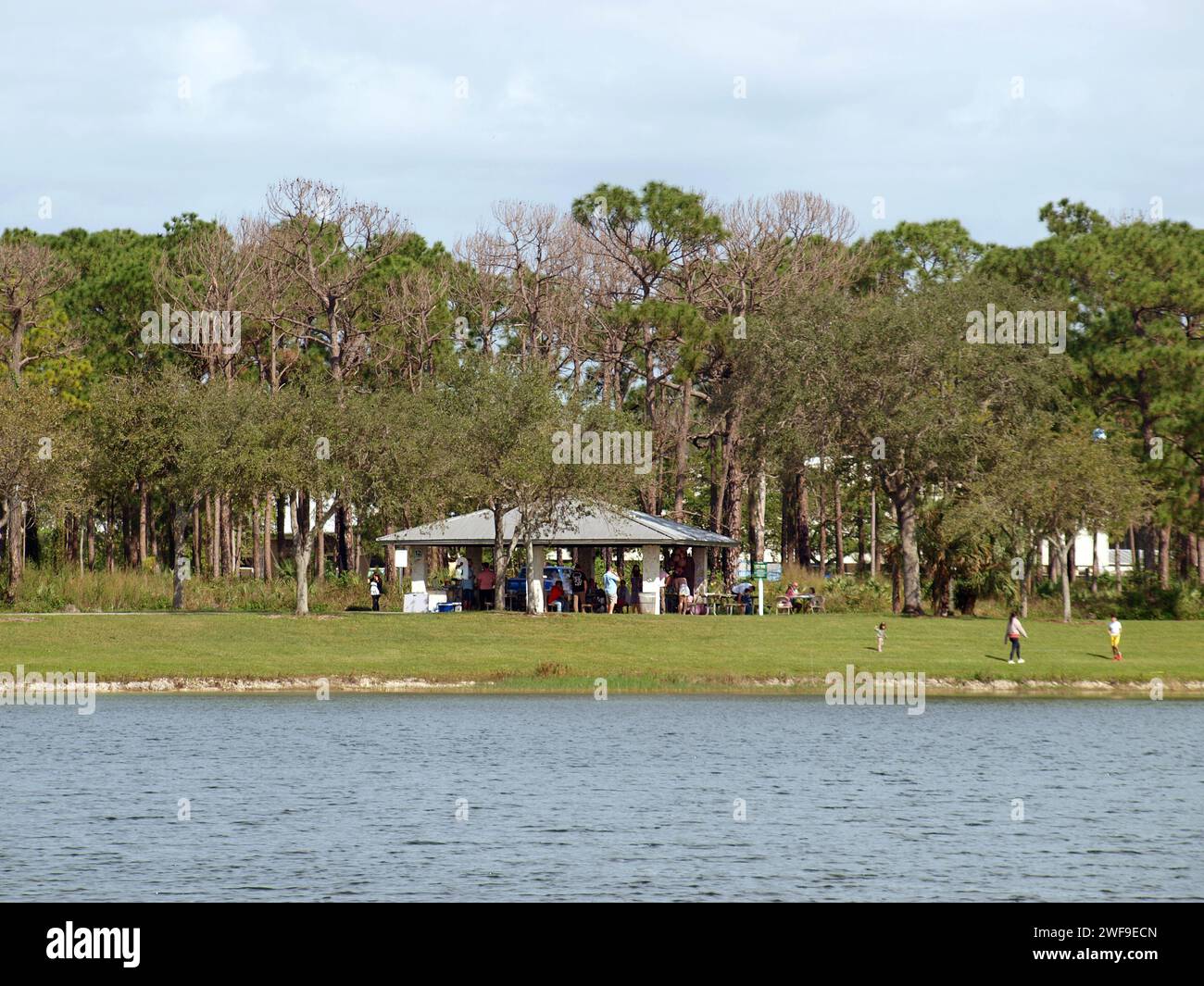 Miami, Florida, USA - 20. Januar 2024: Party in einem öffentlichen Park (Tropical Park in West Miami). Stockfoto