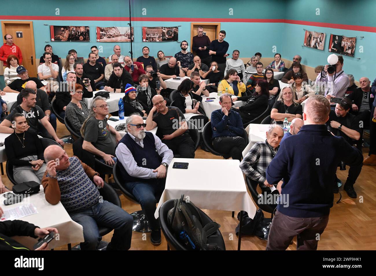 Sokolov, Tschechische Republik. Januar 2024. Der tschechische Innenminister und STAN-Führer Vit Rakusan, rechts, während der zweiten Debatte über die Zensur in Sokolov, Tschechische Republik, 29. Januar 2024. Quelle: Slavomir Kubes/CTK Photo/Alamy Live News Stockfoto