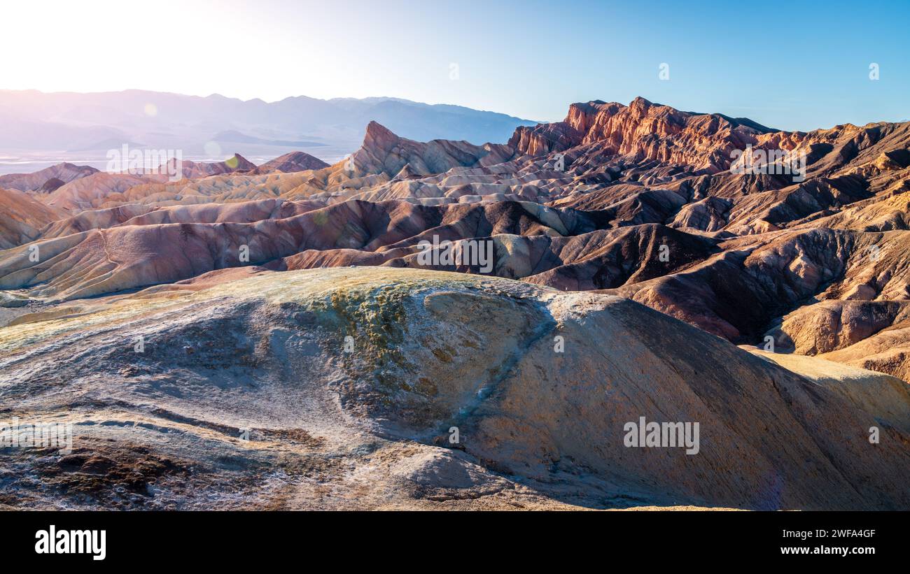 Malerischer Blick auf Badlands vom Zabriskie Point im Death Valley National Park in Kalifornien Stockfoto