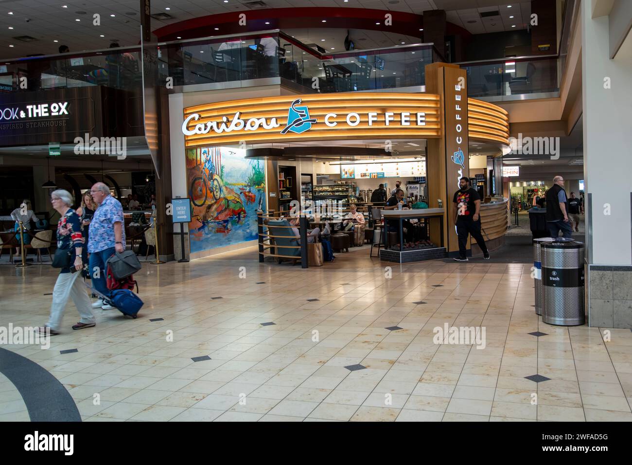 Bloomington, Minnesota. Flughafen MSP. Caribou-Kaffee für Reisende innerhalb des Flughafens. Stockfoto