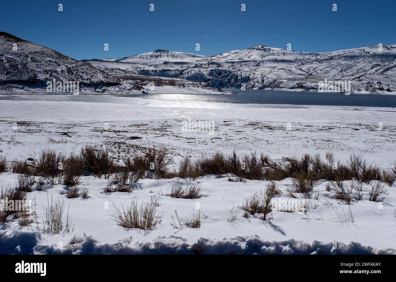 Frühling Und Sommer. Januar 2024. Das Blue Mesa Reservoir und das Gunnison Valley in Zentral-Colorado sind wichtige Wasserressourcen im Westen und werden den ganzen Winter über sehr genau überwacht, um wichtige Vorhersagen über die Schneepackabflüsse zu treffen, die sich später im Frühjahr und Sommer auf stromabwärts gelegene Gemeinden auswirken. Gunnison, Colorado. Quelle: csm/Alamy Live News Stockfoto