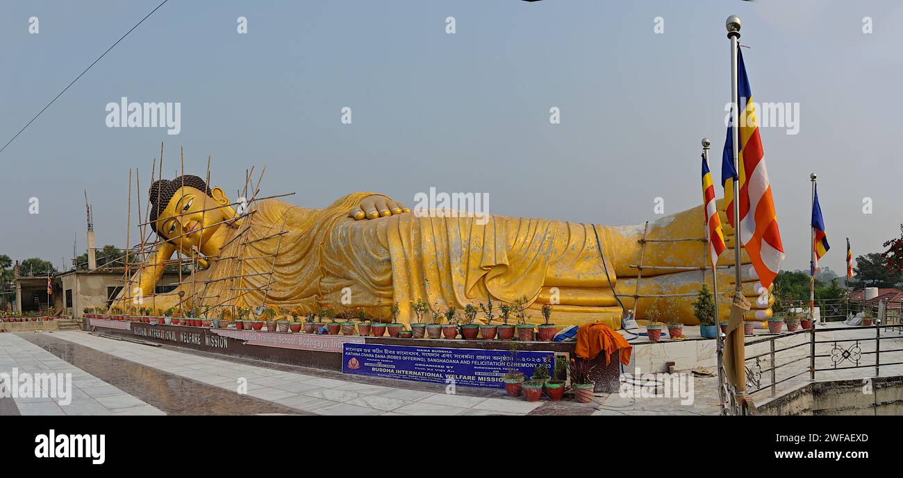 Die größte liegende buddha-Statue Indiens in Mahaparinirwana-Haltung wurde von der Buddha International Welfare Mission erbaut Stockfoto