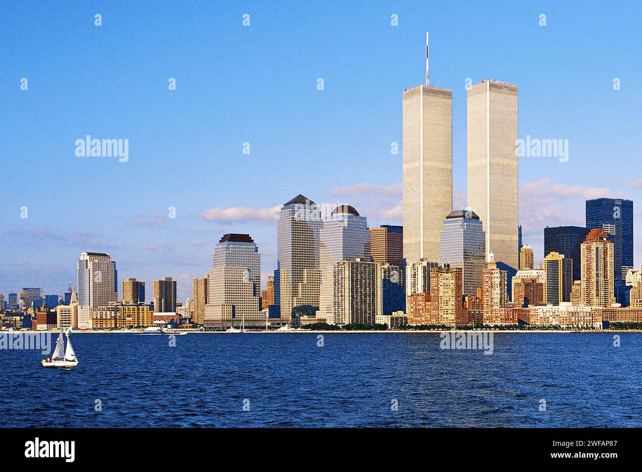 Panoramablick auf Manhattan Island vom Hudson River vor 9/11. Manhattan, New York, USA Stockfoto