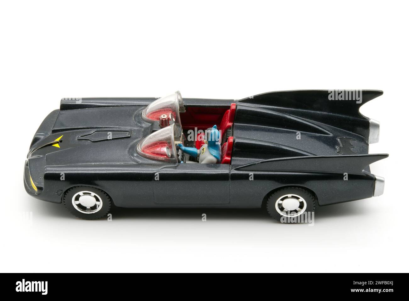 Batmobile die-Cast von Corgi isoliert auf weißem Hintergrund. Batmobile-Replikat im Maßstab 1:24. Stockfoto