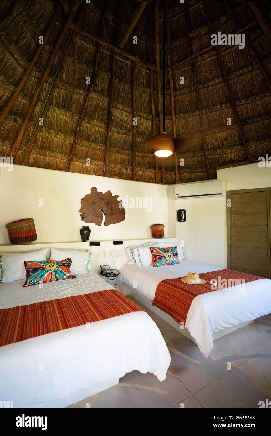 Rustikales, gehobenes Resort-Zimmer in Mexiko Stockfoto