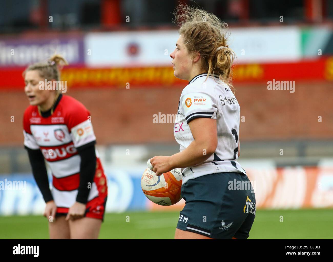 Gloucester, Großbritannien. Januar 2024. Gloucester, England, 20. Januar 2024 Saracens Spieler sucht nach dem Lineoutwurf während des Premiership Womens Rugby Spiels zwischen Gloucester/Hartpury und Saracens Women in Kingsholm in Gloucester, England. (B. East/SPP) Credit: SPP Sport Press Photo. /Alamy Live News Stockfoto