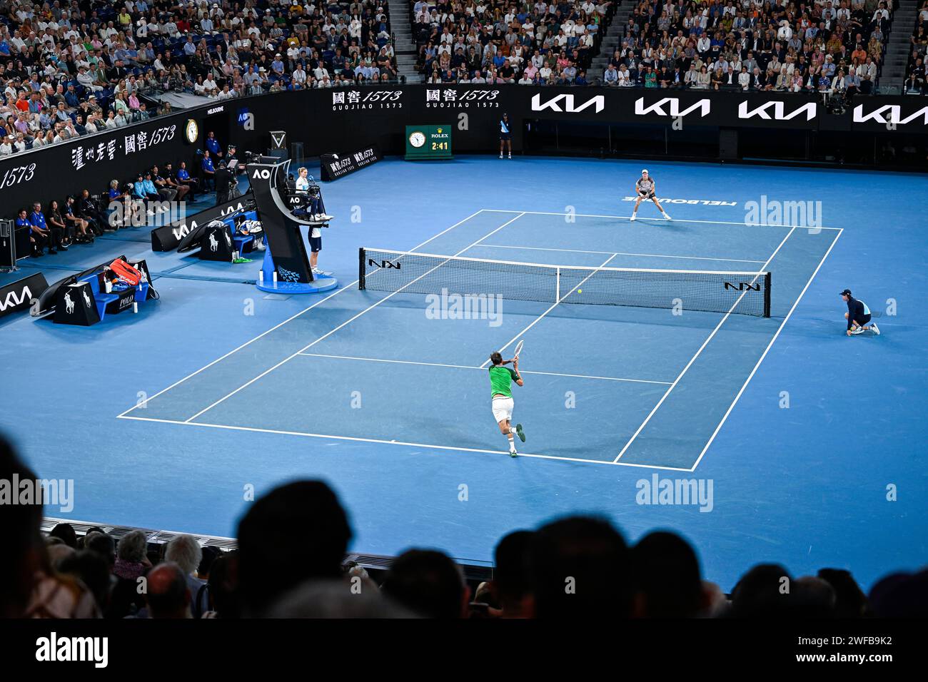 Bild der Rod Laver Arena mit Jannik Sinner und Daniil Medwedev während des finalen Grand Slam-Tennisturniers der Australian Open AO 2024 der Männer am 28. Januar 2024 im Melbourne Park in Australien. Stockfoto