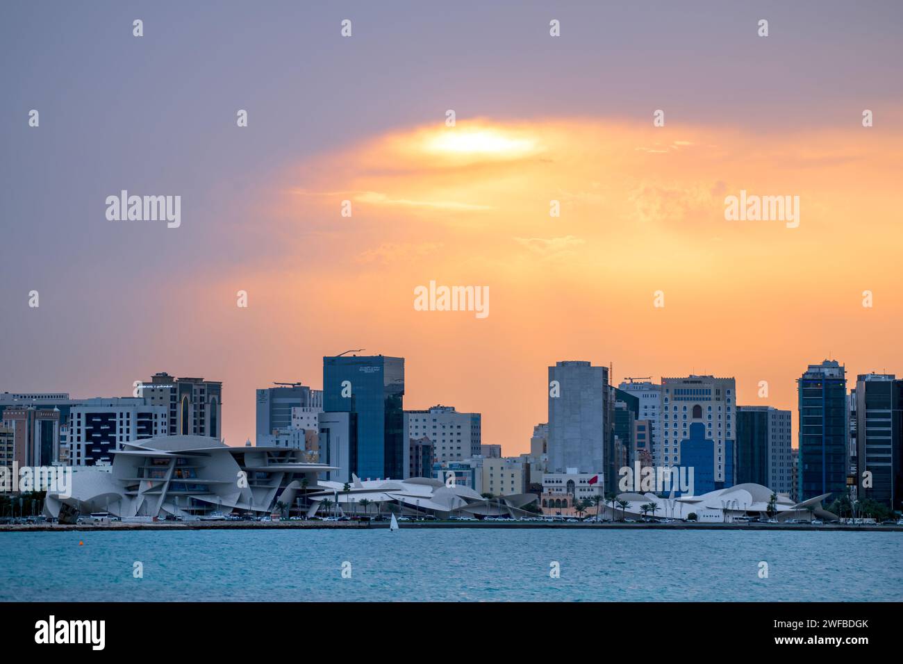 Doha, Katar - 29. Januar 2024: Katar Nationalmuseum Doha Blick vom Mina Port Qatar Stockfoto