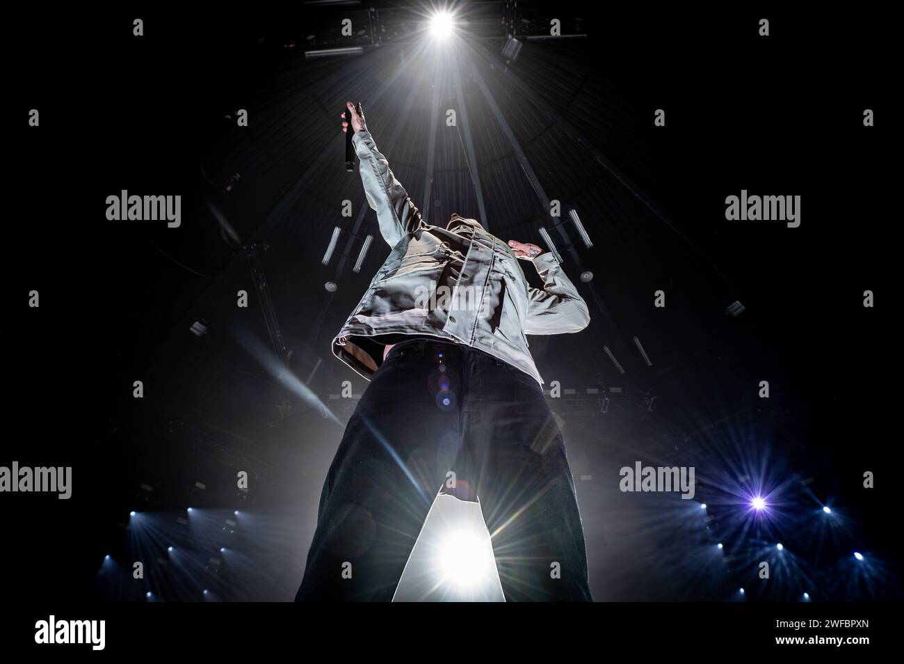 Kopenhagen, Dänemark. Januar 2024. Die britische Metalcore-Band Architects gibt ein Live-Konzert im Forum Black Box in Frederiksberg, Kopenhagen. Hier ist Sänger Sam Carter live auf der Bühne zu sehen. (Foto: Gonzales Photo/Alamy Live News Stockfoto