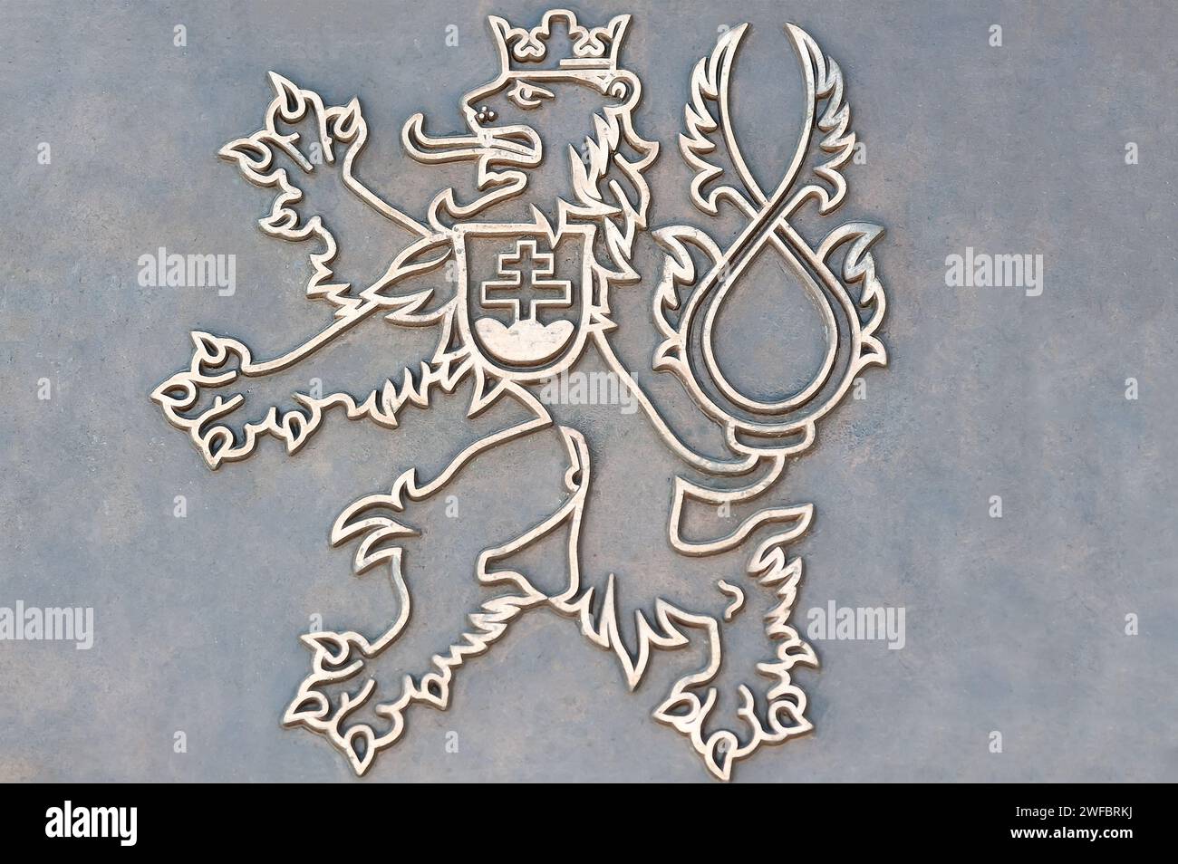 Heraldischer Löwe mit Krone, historisches Symbol der Tschechischen Republik Stockfoto