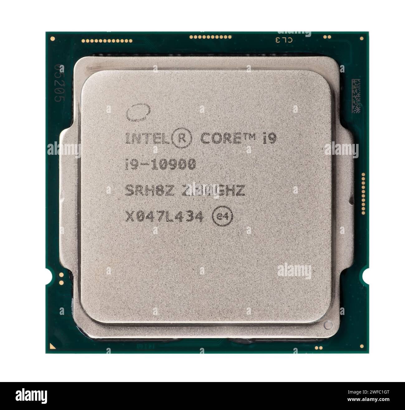 CPU Intel Core i9-10900 Zentralprozessoreinheit Mikrochip, isoliert auf weißem Hintergrund. Stockfoto