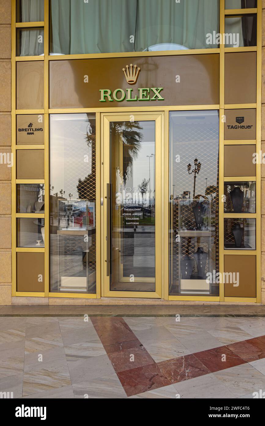 Thessaloniki, Griechenland - 22. Oktober 2023: Luxusschmuck Uhrengeschäft Gofas Breitling Rolex Tag Heuer Swiss Brands am Aristotelous Square. Stockfoto