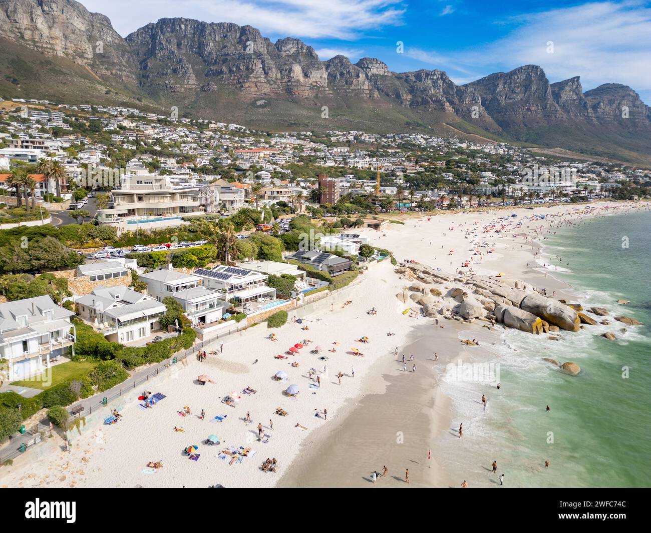 Camps Bay Beach, Camps Bay, Kapstadt, Südafrika Stockfoto