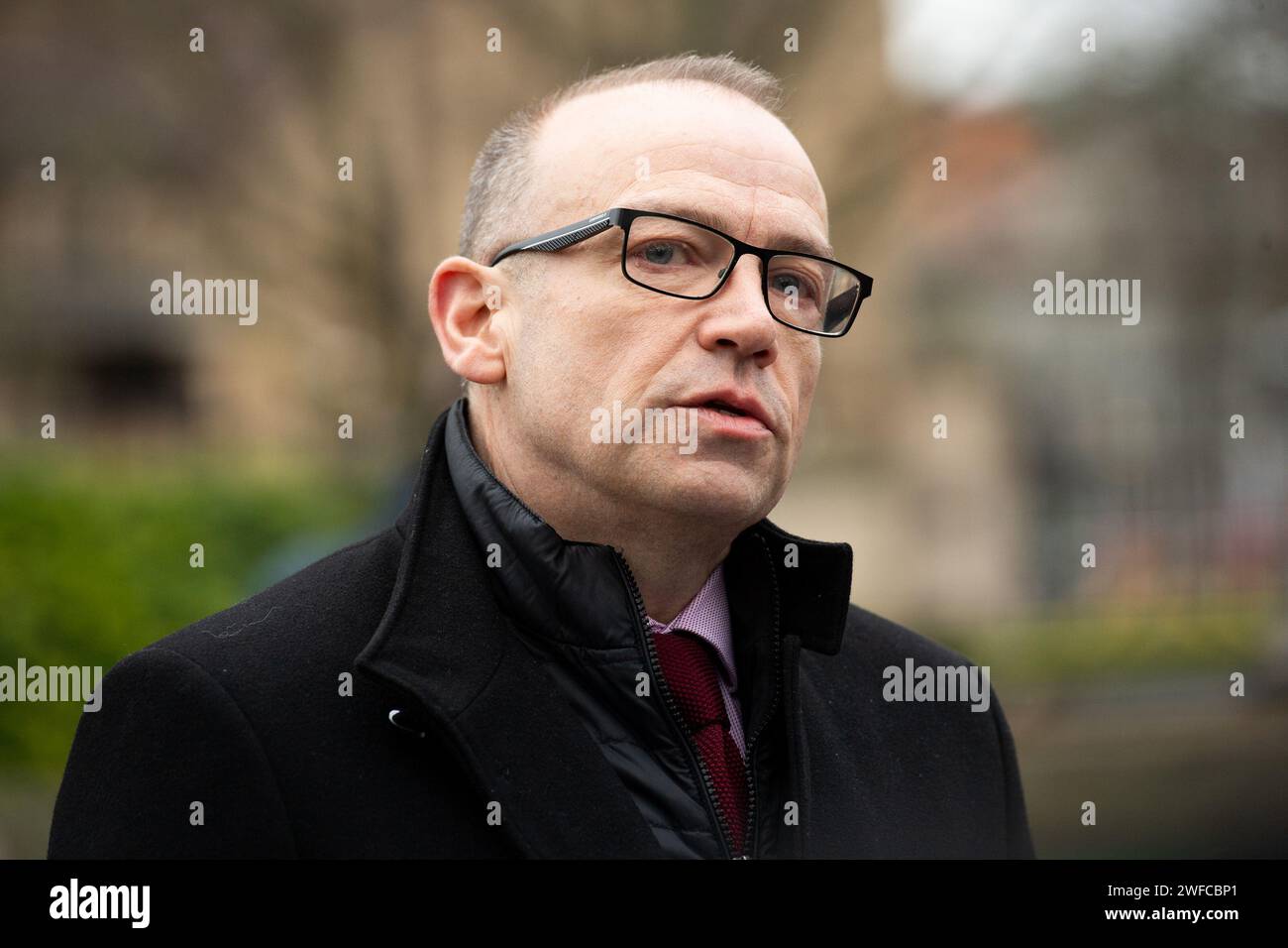 London, Großbritannien. 30. Januar 2024. Chris Heaton-Harris - Secretary of State for Northern Ireland spricht auf einer Pressekonferenz im College Green, nachdem die Democratic Unionist Party (DUP) für die Abschaffung der zweijährigen Blockade von Stormont gestern Abend gestimmt hat, was den Weg für die Wiederaufnahme der nordirischen Versammlung nach zwei Jahren ebnet. Quelle: Justin Ng/Alamy Live News. Stockfoto