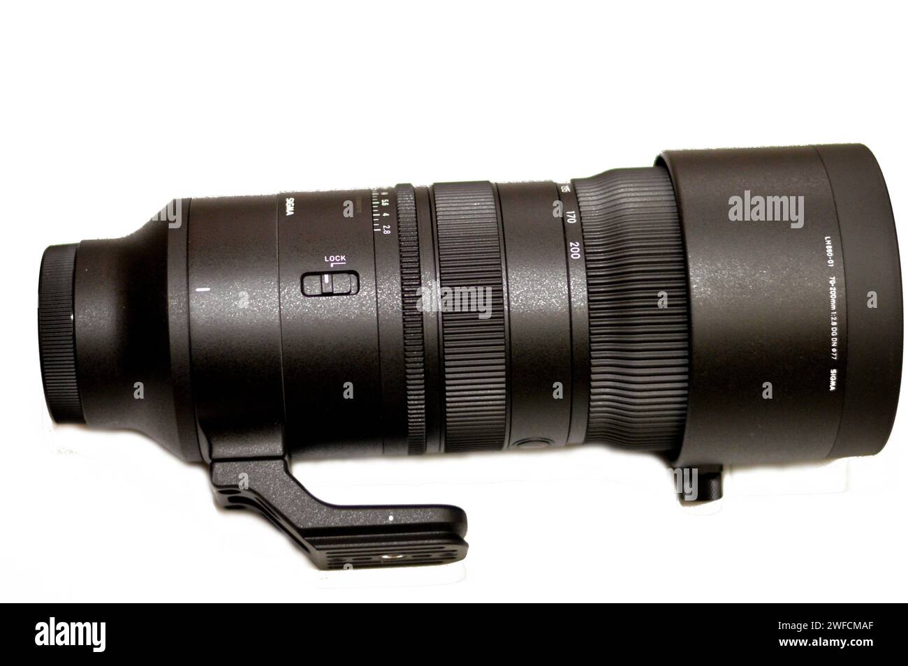 Kairo, Ägypten, 25. Januar 2024: Das neue Sigma 70-200mm f: 2,8 DG DN OS Sportobjektiv (Sony E-Mount), große F2,8-Blende für stabile und hohe Beschreibungen Stockfoto