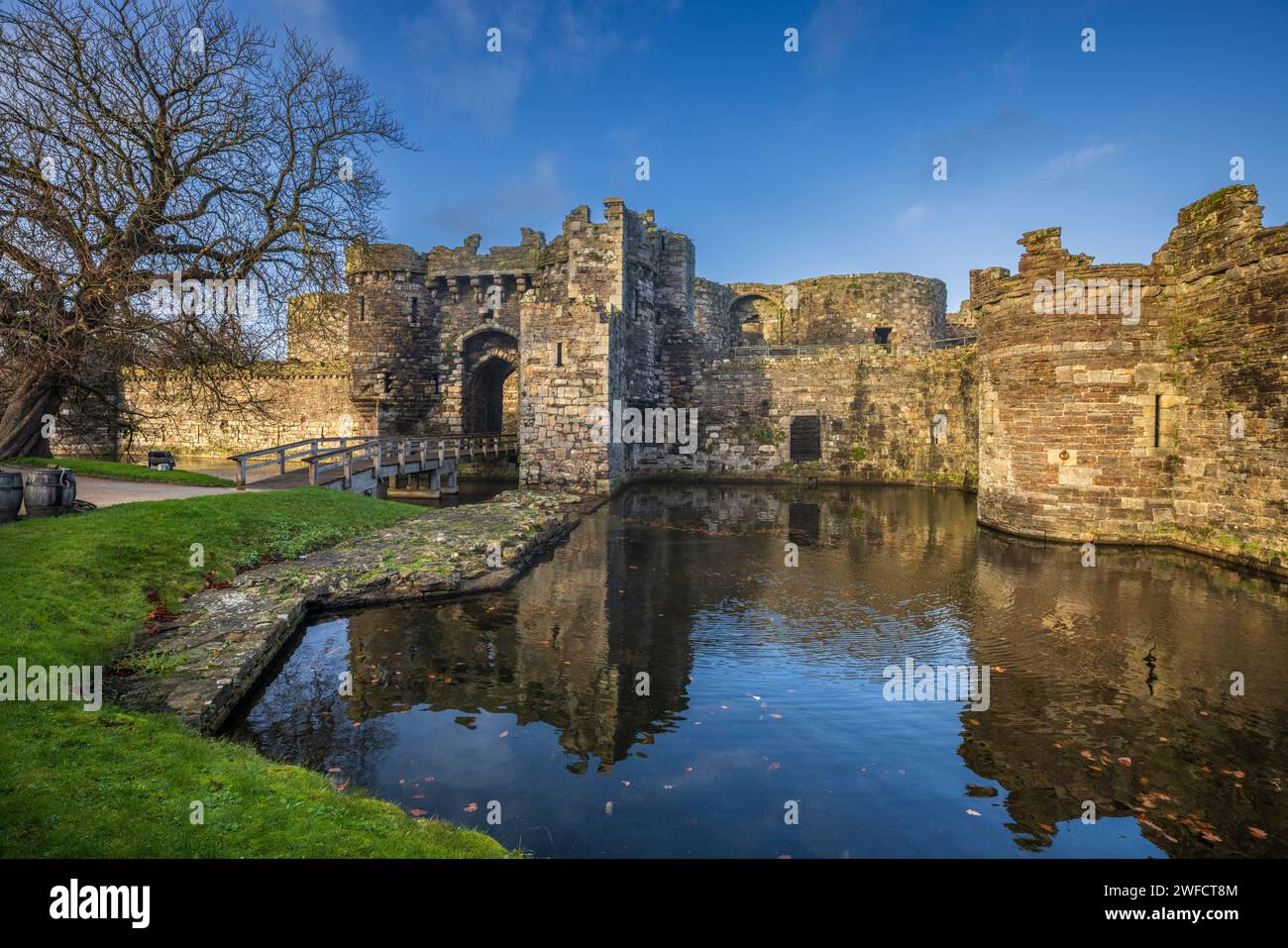 Beaumaris Castle and Graat, Anglesey, Nordwales Stockfoto