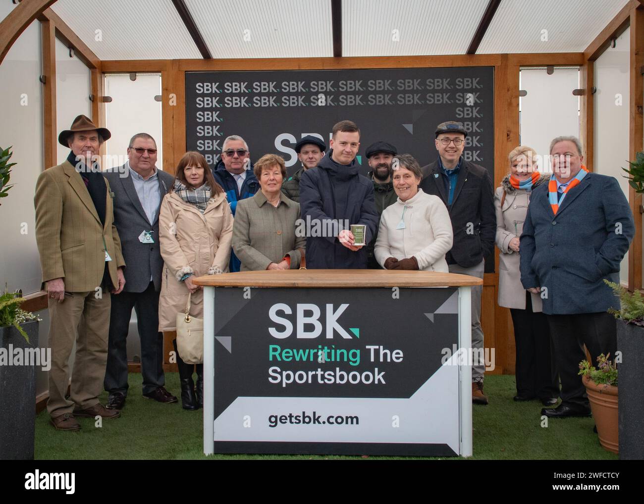 Marie's Rock gewinnt am 28. Januar 2024 die Hürdenhürde von SBK Warfield Mares (Klasse 2) in Doncaster für Nicky Henderson, James Bowen und Middleham Park Racing Stockfoto