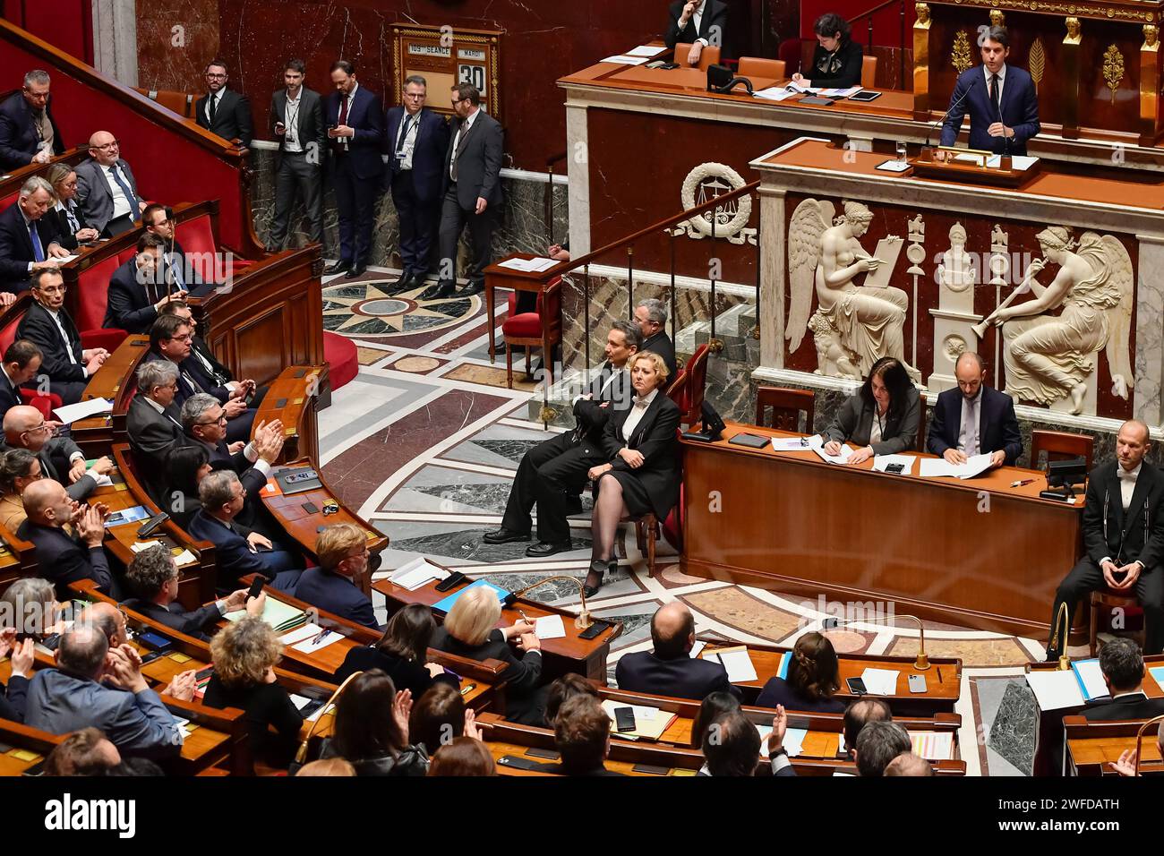 Paris, Frankreich. 30. Januar 2024. © Julien Mattia/Le Pictorium/MAXPPP - Paris 30/01/2024 Julien Mattia/Le Pictorium - 30/01/2024 - France/Ile-de-France/Paris - Discours de Politique Generale a l'Assemblee nationale par le nouveau Premier Ministre, Gabriel Attal, le 30 Janvier 2024 - Valeurs ACtuelles out, no jdd, jdd out, RUSSIA out, NEIN RUSSLAND #norussia/30/01/2024 - France/Ile-de-France (Region)/Paris - Allgemeine Politik Ansprache des neuen Premierministers Gabriel Attal an die Nationalversammlung am 30. Januar 2024 Credit: MAXPPP/Alamy Live News Stockfoto