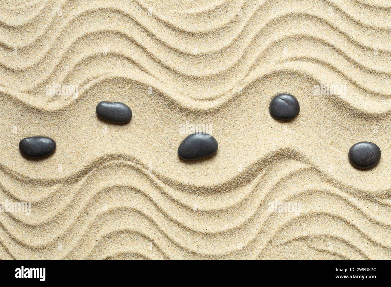Zen-Muster in braunem Sand Stockfoto