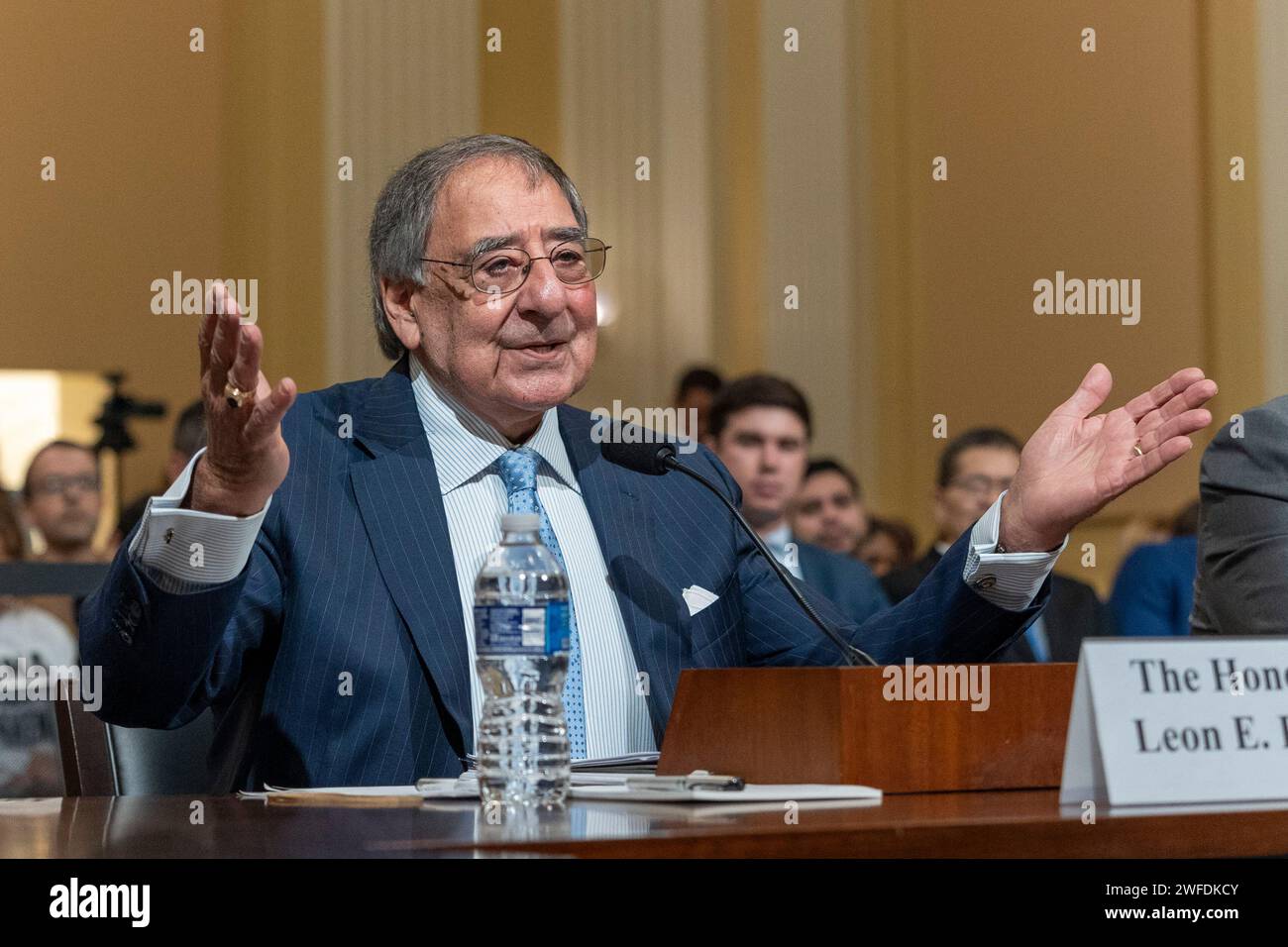 Washington, District of Columbia, USA. 30. Januar 2024. Leon E. Panetta, Verteidigungsminister (2011–2013), sagte am Dienstag, den 30. Januar 2024 in Washington, DC, im House Select Committee on the Strategic Competition between the United States and the Chinese Kommunist Party aus. (Kreditbild: © Eric Kayne/ZUMA Press Wire) NUR REDAKTIONELLE VERWENDUNG! Nicht für kommerzielle ZWECKE! Stockfoto