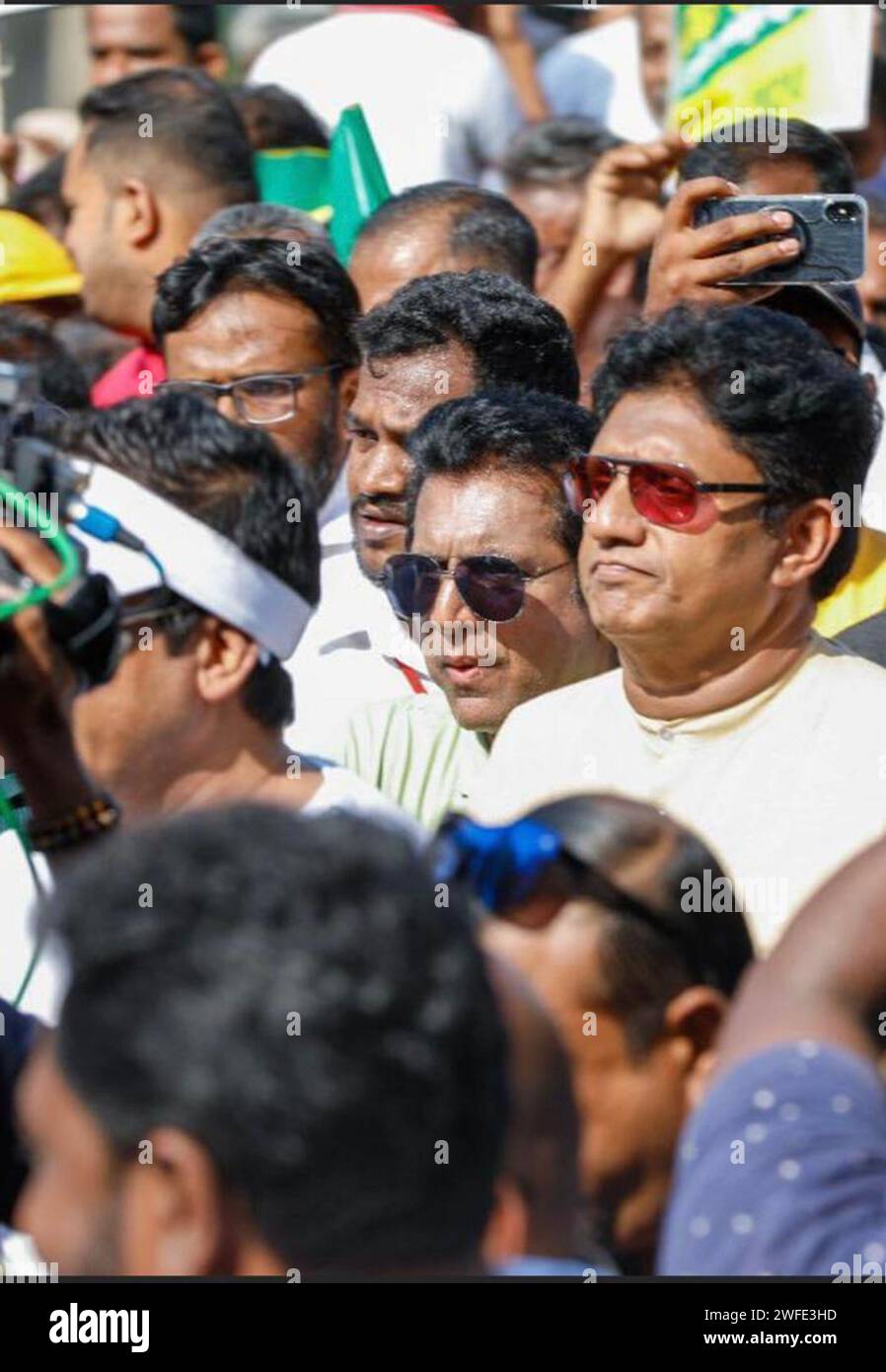 Colombo, Sri Lanka. 30. Januar 2024. Die Polizei feuerte Tränengas ab und benutzte Wasserwerfer, um die Samagi Jana Balawegaya (SJB) Demonstranten in Colombo zu zerstreuen. Zusammen mit dem Oppositionsführer Sajith Premadasa, SJB-Abgeordneten und Unterstützern wurde es von der Hauptopposition aus Protest gegen das Verhalten der Regierung, die hohen Lebenshaltungskosten und Korruption organisiert. Stockfoto